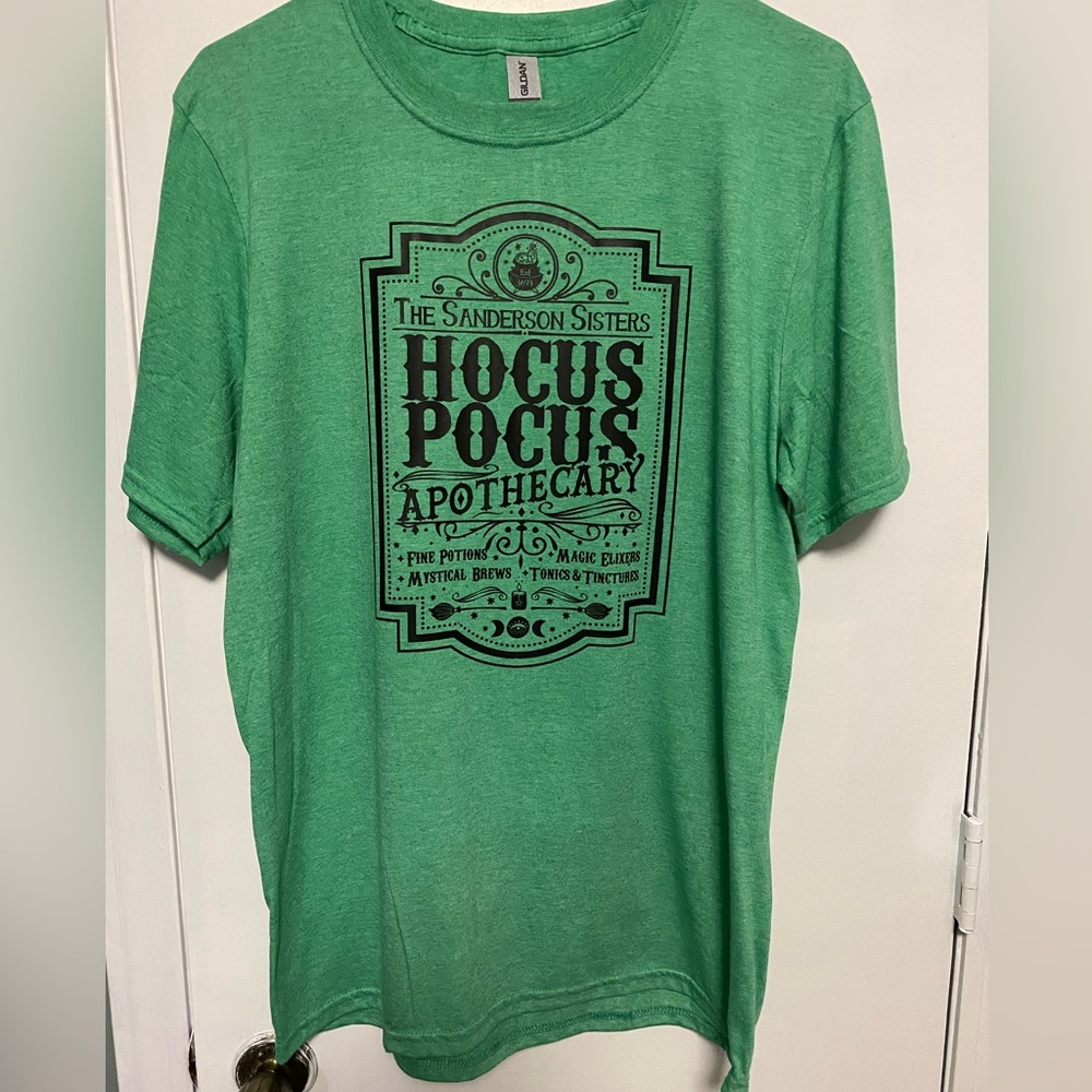 Halloween graphic tshirt hocus Pocus